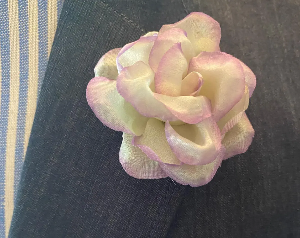 Boutonnière Rose Zartlila (Rosa odorata)