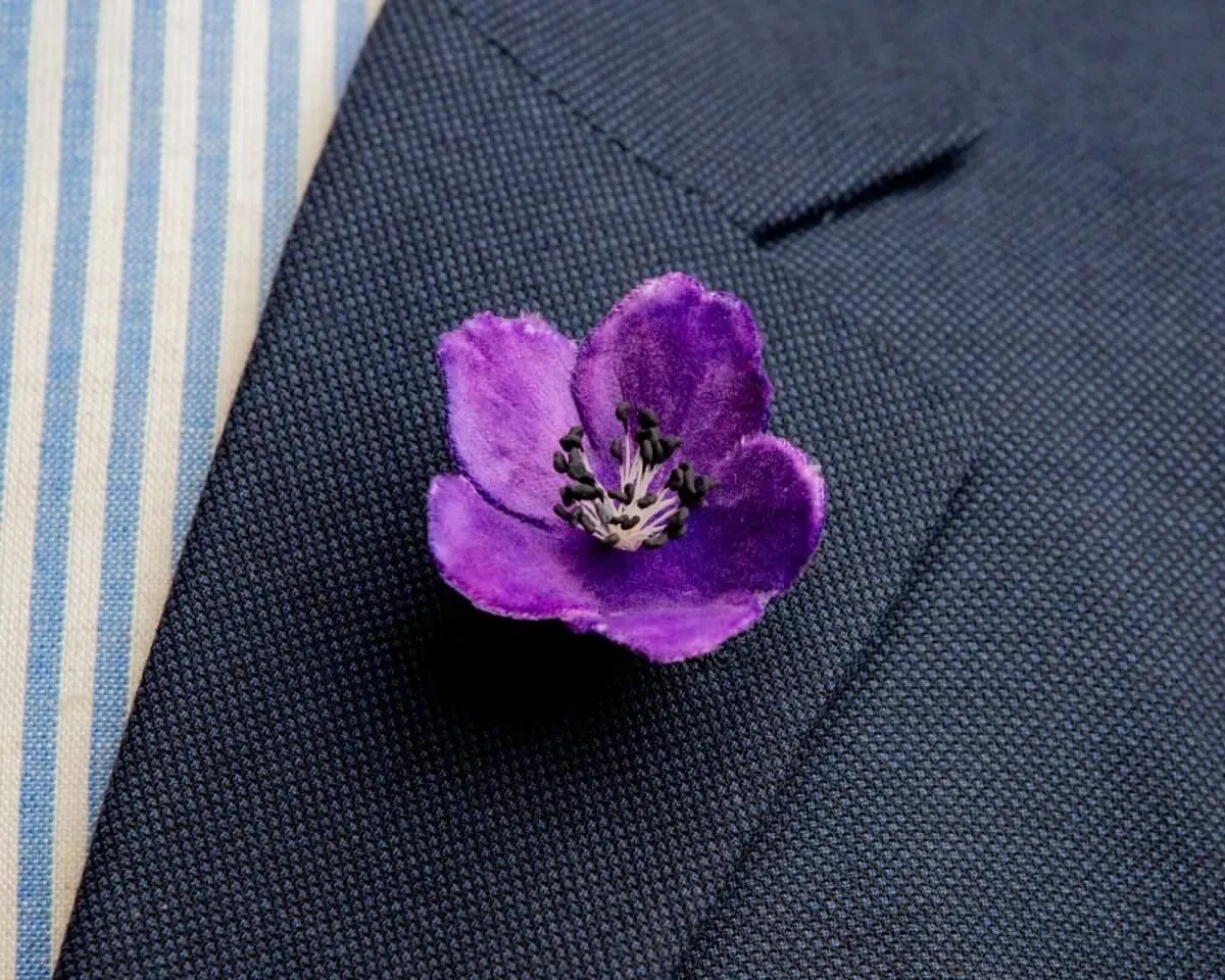 Boutonnière Christrose Violett (Helleborus niger)