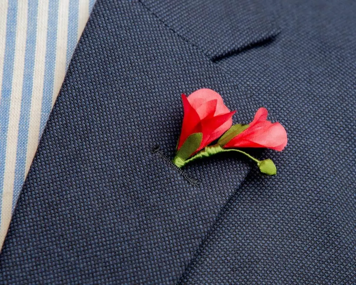 Boutonnière Freesie Rot (Freesia rubrum)