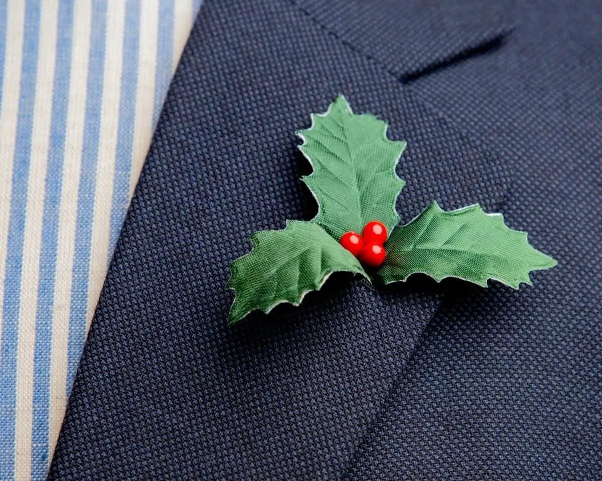 Boutonnière Ilex 'Bing Crosby' groß (Ilex aquifolium)