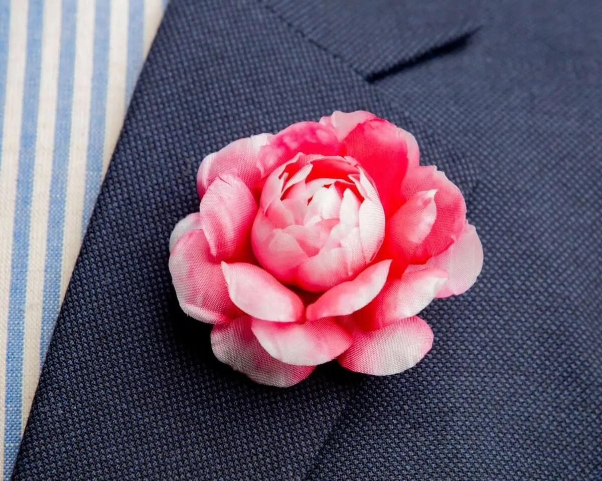 Boutonnière Kamelie Magenta (Camellia magentum)