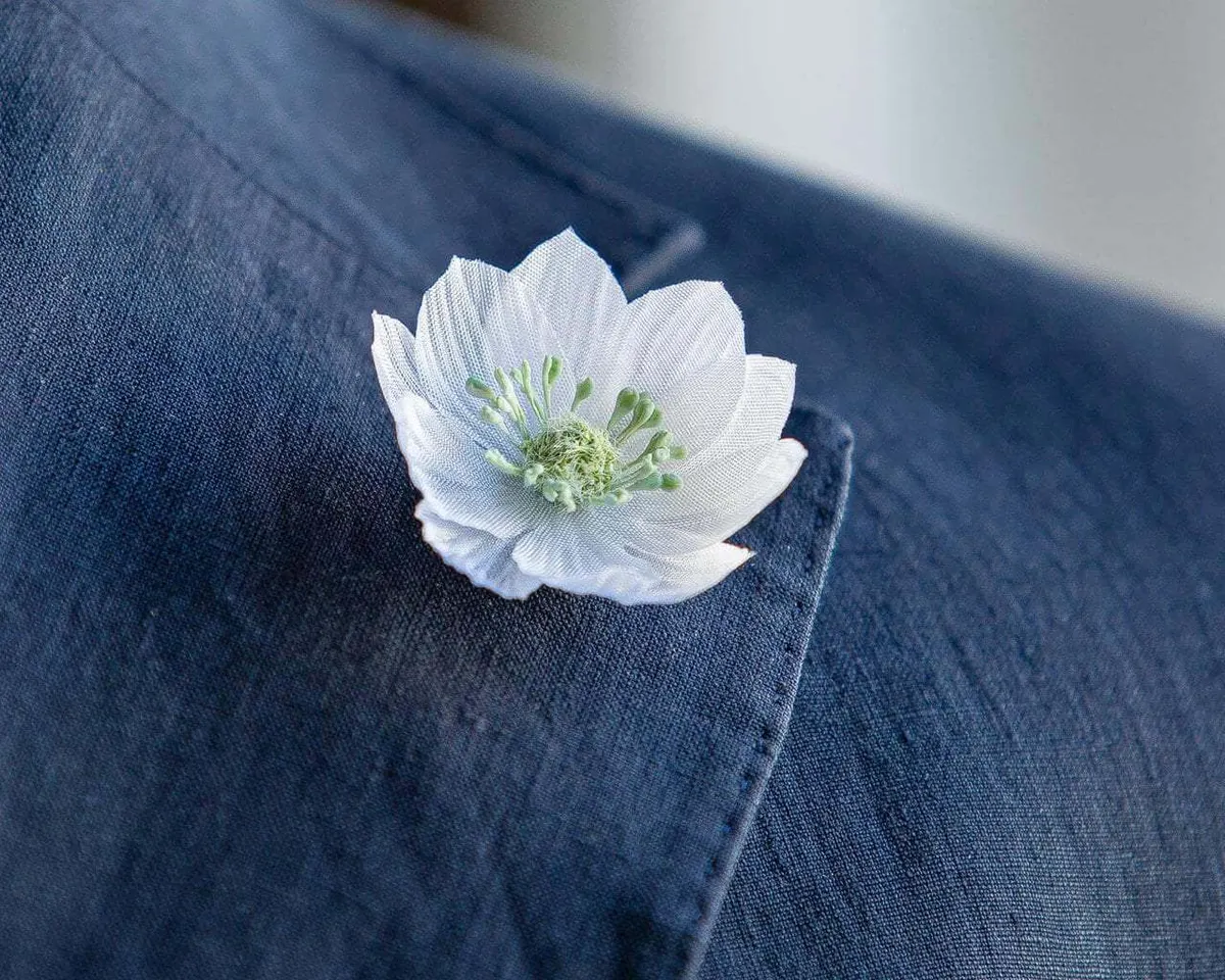 Boutonnière Lotusblüte Weiß-Grün (Nelumbo)
