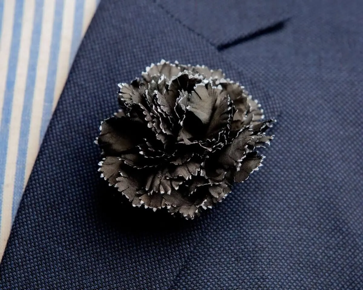 Boutonnière Nelke Schwarz b Mittel (Caryophyllaceae)