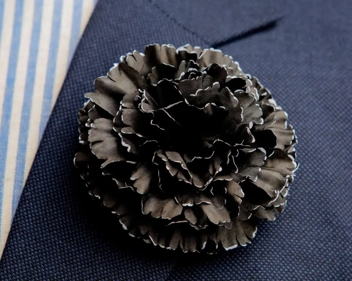 Boutonnière Nelke Schwarz c Groß (Caryophyllaceae)