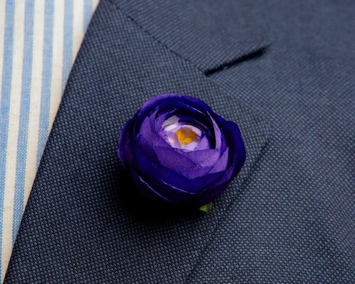 Boutonnière Ranunkel Violett (Ranunculus)