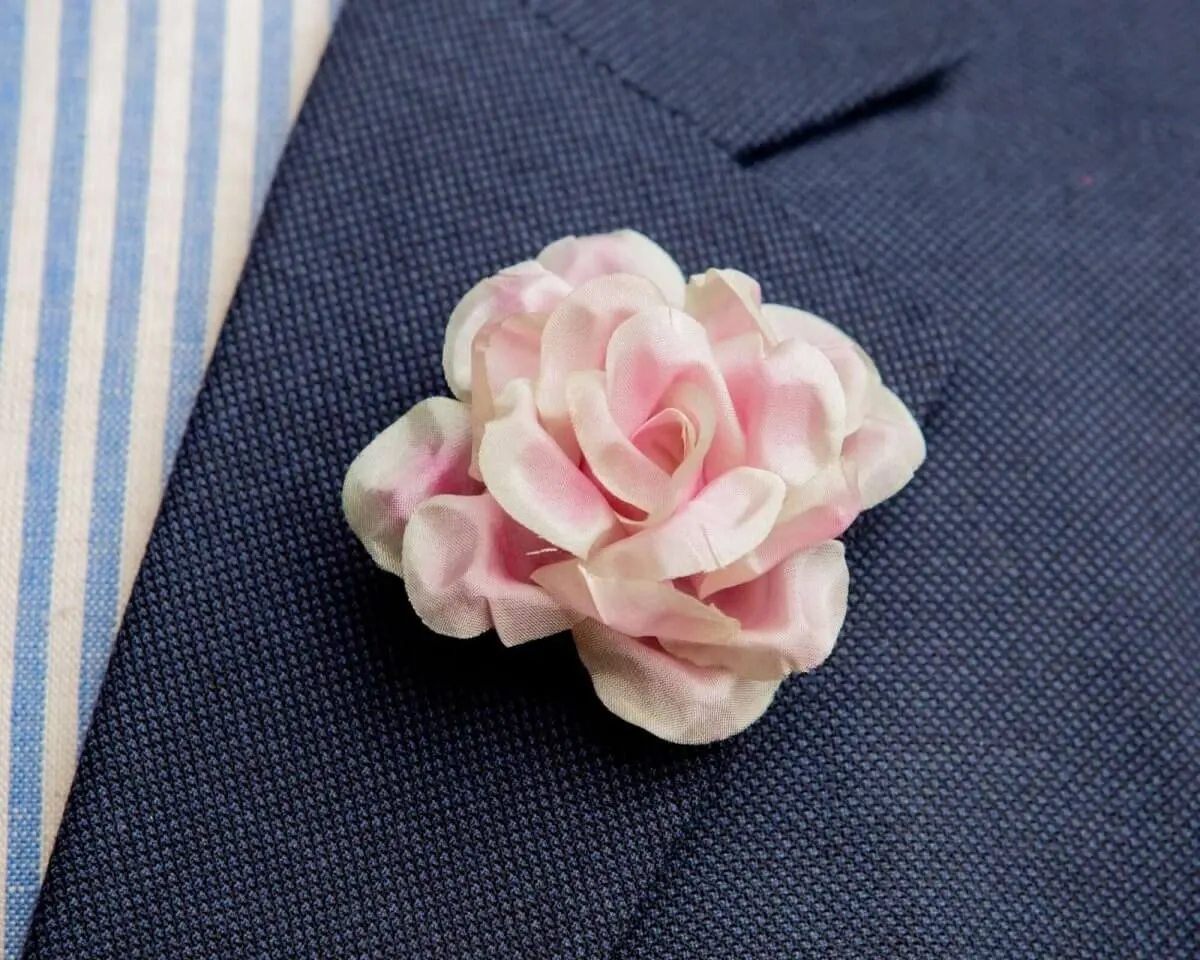 Boutonnière Rose Altrosa (Rosa odorata)