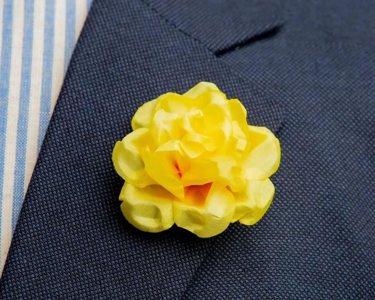 Boutonnière Rose Gelb (Rosa odorata)