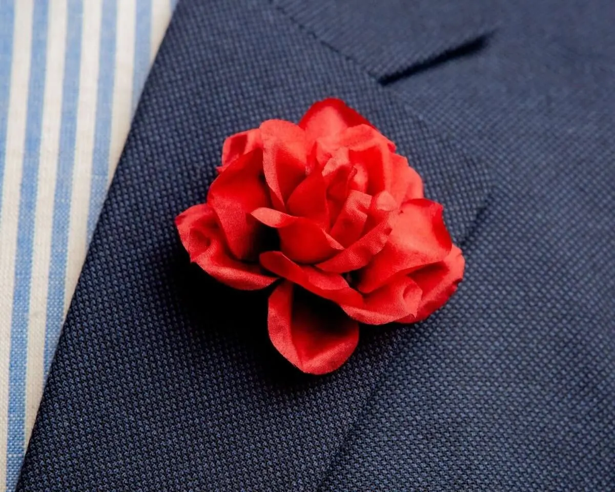 Boutonnière Rose Rot (Rosa odorata)