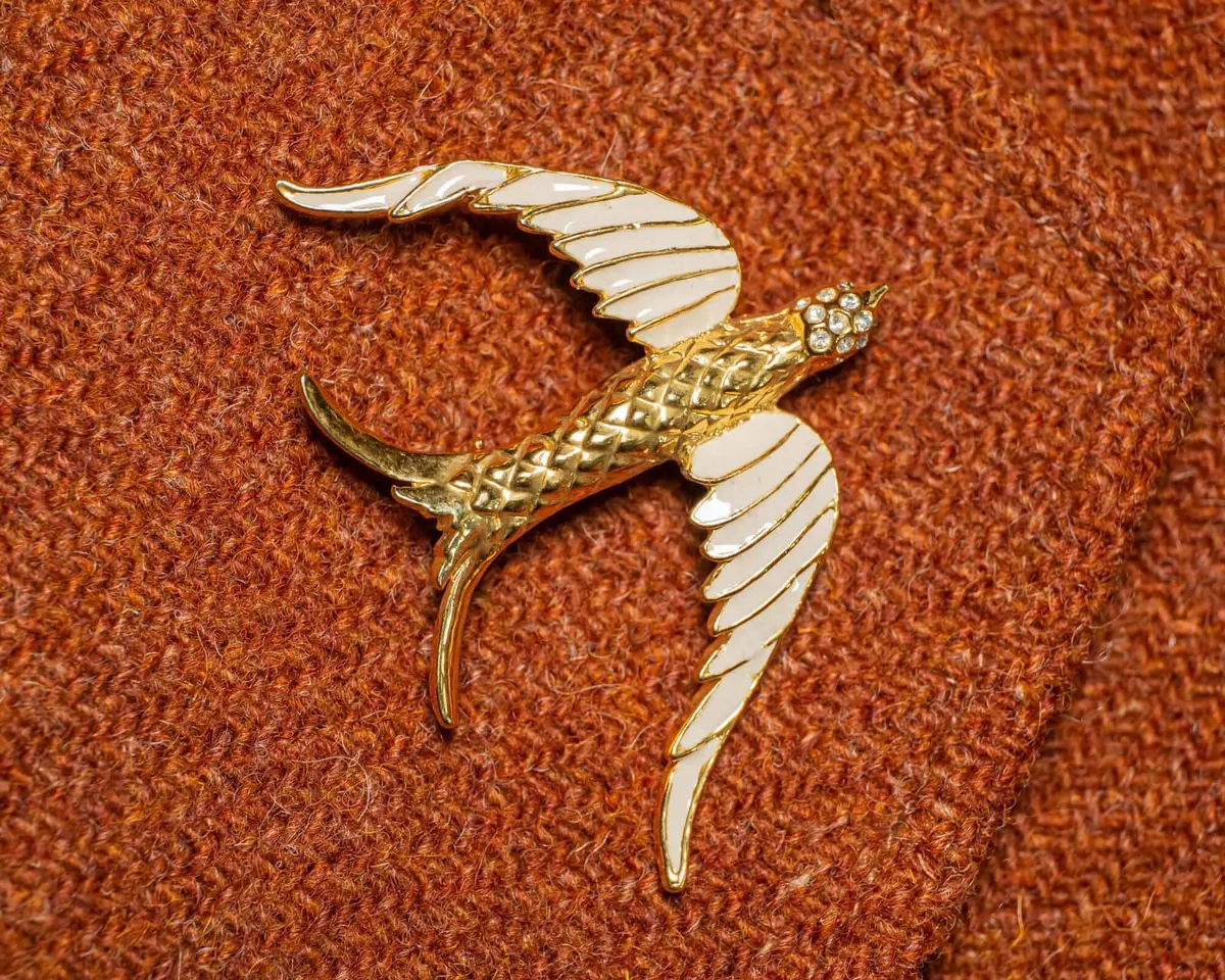Brosche Schwalbe a