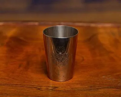 Schnapsbecher Silber Adelswappen Löwe