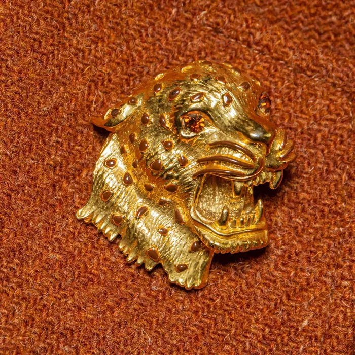 Brosche Pantherkopf b - Symbolbild, gezeigt ist: Brosche Pantherkopf a